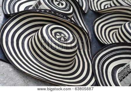 Sombreros Volteados, Colombia
