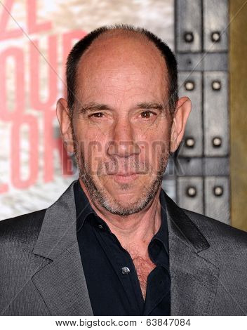 LOS ANGELES - MAR 04:  Miguel Ferrer arrives to the 