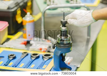 Operator Change End Mill