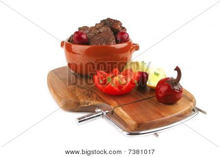 Carne asada en olla con verduras