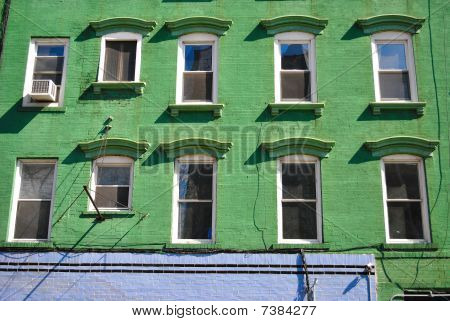 Okna v zelené budovy