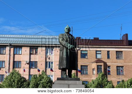 Monument to V. I. Lenin on Red Square in Vyborg.