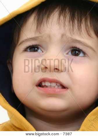 Chlapec v žluté kapuce 06