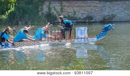 Dragon boat training on the river Ouse