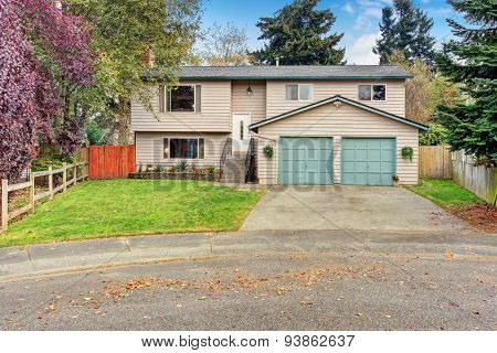 Traditional Northwest House With Garage.