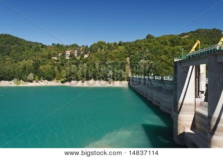 Brugneto søen med Dam