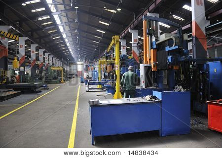 industria metalmeccanica di manofacturing persone con grande calcolatore moderno mashines