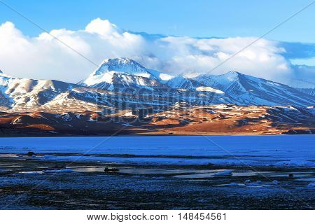 Gurla Mandhata mount and Rakshas Tal lake under ice in Western Tibet