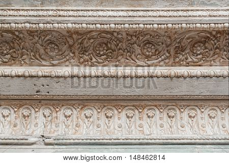 Luxury white wall design bas-relief with stucco mouldings roccoco element.