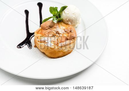 apple cake with ice cream