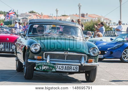 Parade Of Beautiful Old English Cars