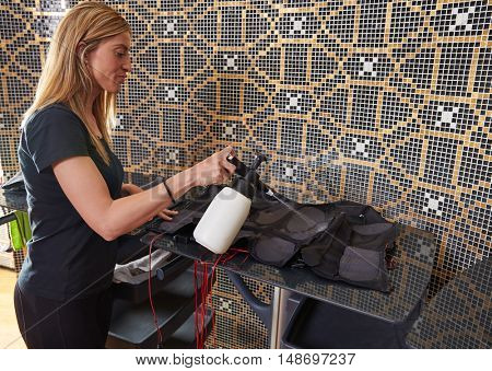 EMS electro stimulation suit wet cleaning detail