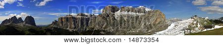 360 ° Views Of The Dolomites Of The Fassa Valley In The Summer With The Arrival Belvedere Cable Car