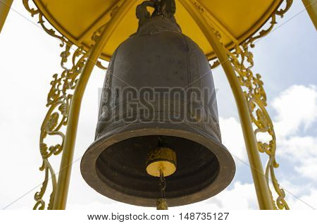 temple, bell, india, rishikesh, hindu, bells, religion, yoga, background, old, milestone, travel, architecture, metal, traditional, asia, indian, spirituality, bronze, shrine, design, god, buddhist, tera, manzil, decoration, symbol, light, fun, backdrop, 