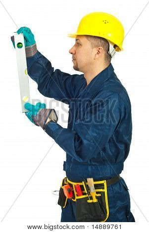 Profil af reparatør med vaterpas