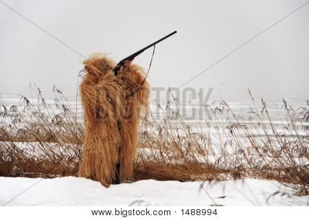 Chasseur avec fusil de masquage