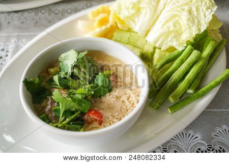 Thai Traditional Simmer Chili Crab White Curry Paste With Side Vegetables
