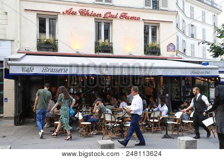 Paris, France-june 26, 2018 : Located In The Heart Of The Historic District Of Les Halles , Au Chien