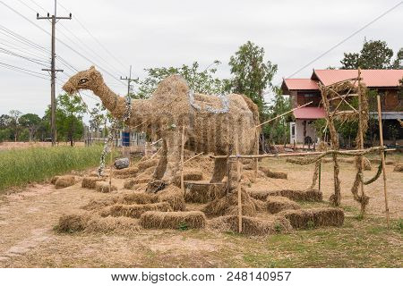 Nadun,maha Sarakham,thailand  - March 9, 2018: Show Idea Straw Puppet Festival In Nadun,maha Sarakha