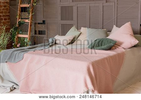 Light Beige Knitted Woolen Merino Chunky Blanket On Bed With White Linen. Thick Yarn. Stylish Cozy S