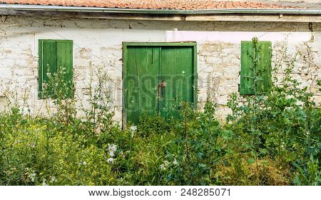 Omodos, Cyprus. May 2018. A Typical View Of An Old Building With Old Doors In The Traditional Villag