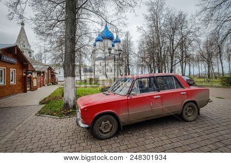 Suzdal, Russia - Oct 18, 2016. A Vintage Car Parking Near The Church In Suzdal, Russia. Suzdal Is Pa