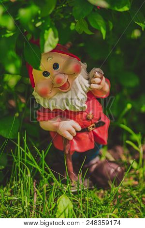 Cute Little Gnome Garden Model, Summer Decorative Statue, Outdoor Sculpture, Fantasy Figure In Grass