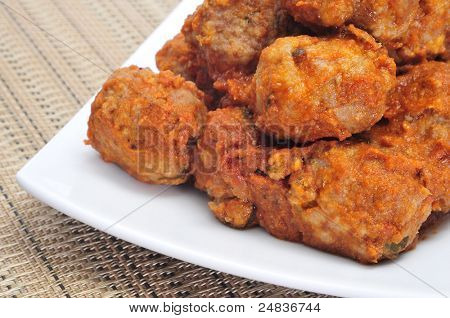 스페인어 미트볼 타파스의 근접 촬영