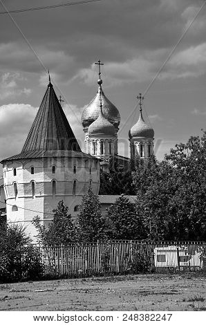 Novospassky Monastery -- Historically Stauropegial Monastery In Moscow For Taganai On Krutitsky Hill