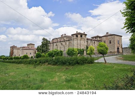ปราสาท Agazzano Emilia-Romagna อิตาลี
