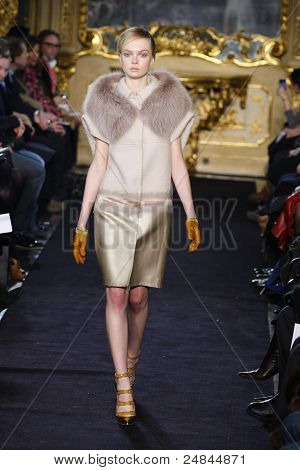 Aquilano Rimondi - pas startowy - kolekcja jesień/zima 2011 - Milan Fashion Week