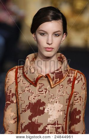 Aquilano Rimondi - pas startowy - kolekcja jesień/zima 2011 - Milan Fashion Week