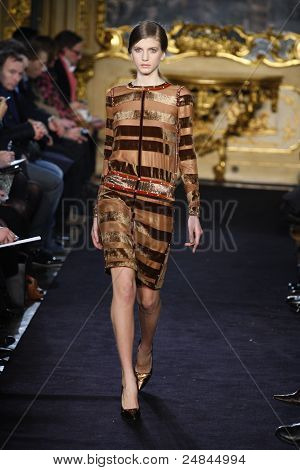 Aquilano Rimondi - pas startowy - kolekcja jesień/zima 2011 - Milan Fashion Week