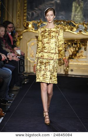 Aquilano Rimondi - pas startowy - kolekcja jesień/zima 2011 - Milan Fashion Week