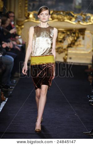 Aquilano Rimondi - pas startowy - kolekcja jesień/zima 2011 - Milan Fashion Week