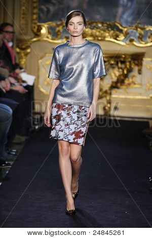 Aquilano Rimondi - pas startowy - kolekcja jesień/zima 2011 - Milan Fashion Week