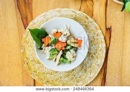 Pad Pak Ruam Mitr Stir Fried Mixed Vegetables With Teriaki Sauce