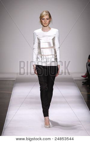 Gianfranco Ferre ฤดูใบไม้ร่วง/ฤดูหนาว 2011 คอลเลกชัน - มิลาน