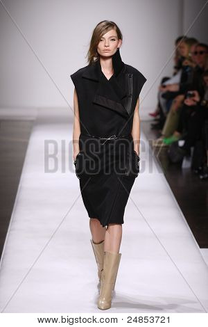 Gianfranco Ferre ฤดูใบไม้ร่วง/ฤดูหนาว 2011 คอลเลกชัน - มิลาน