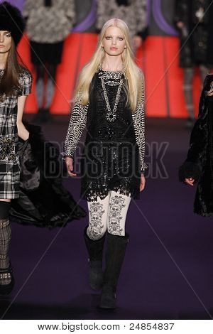 Anna Sui - pista - coleção Outono/Inverno 2011 - semana de moda de Nova York