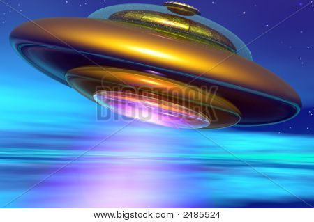 Golden ufo in terrestrischen Atmosphäre