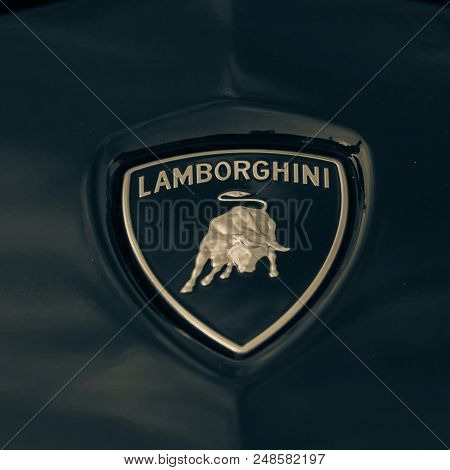 Vintage Tone Lamborghini Logo On 2018 Rose Gold Chrome Aventador