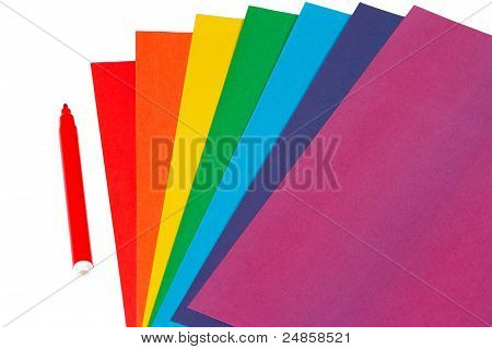 Carta colorata e marker per la creatività