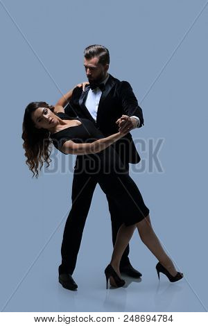 couple dancing social danse (kizomba or bachata or semba)
