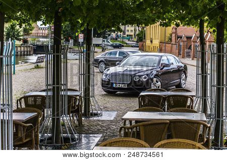 Rathenow Germany August 17, 2014: Bentley Mulsanne And Continental Gt During Test Drive