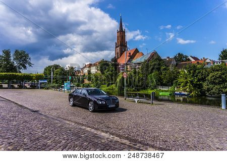 Rathenow Germany August 17, 2014: Bentley Mulsanne And Continental Gt During Test Drive
