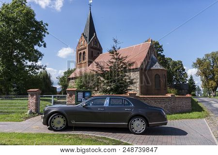 Rathenow Germany August 17, 2014: Bentley Mulsanne And Continental Gt During Test Drive