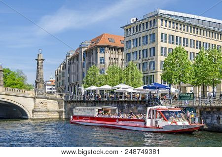 Berlin, Germany - April 22, 2018: Eastern Shore Of The River Spree Spreeufer With The Building Of Th
