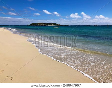 Quite and peaceful sandy beach at Hamelin Bay, Western Australia