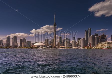Toronto,canada-august 3,2015:the Famous Toronto Skyline During A Sunny Day